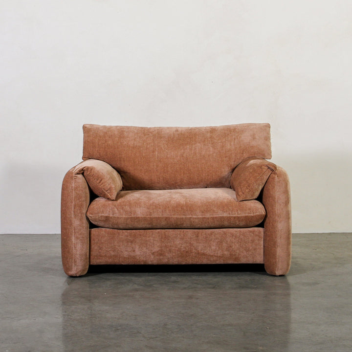 Alfie Single Seater Chai With soft lines and rich textures, our Alfie Single Seater in Chai Velvet is a gentle, sculptural piece designed to ground your space. As part of the Tender Forms collection, it embraces a cocoon-like silhouette, fold-over armrest