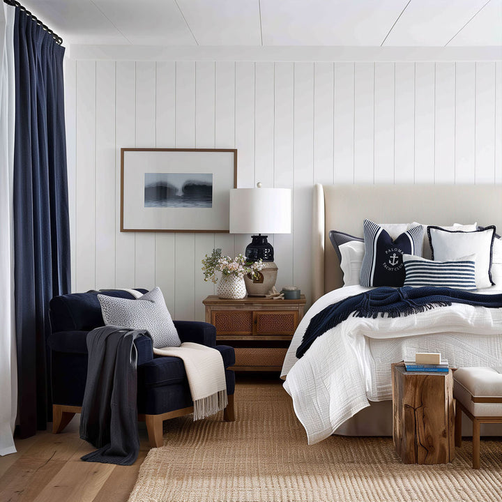 Santorini Blanc 50x50 – Premium Cotton Excellence Discover Santorini Blanc 50x50. Made of 100% cotton with elegant navy rope edging for a stylish touch.