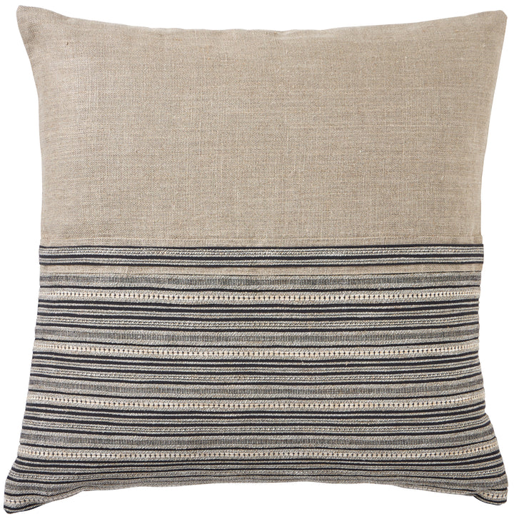 Amara Classica Duo 50x50 - Embroidered Linen Shop Amara Classica Duo 50x50. Made of 100% linen with an elegant embroidered design and knife edge for a luxurious touch.