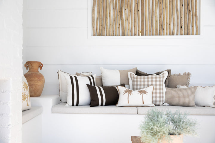 Linen Palma Stripes 35x60 - Premium 100% Linen Discover the Linen Palma Stripes 35x60, crafted from 100% linen with a stylish knife edge for a chic look.