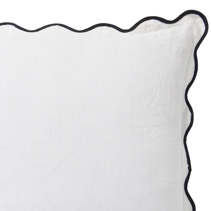 Linen Scallop Blanc 55x55 100% Linen. Scallop Edging.