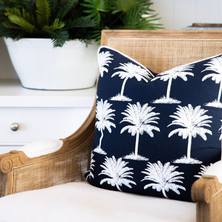 Blue Hawaii 50x50 - 100% Navy Cotton with White Piping Discover Blue Hawaii 50x50, made of 100% navy cotton with printed design and white piping. Perfect for any setting!