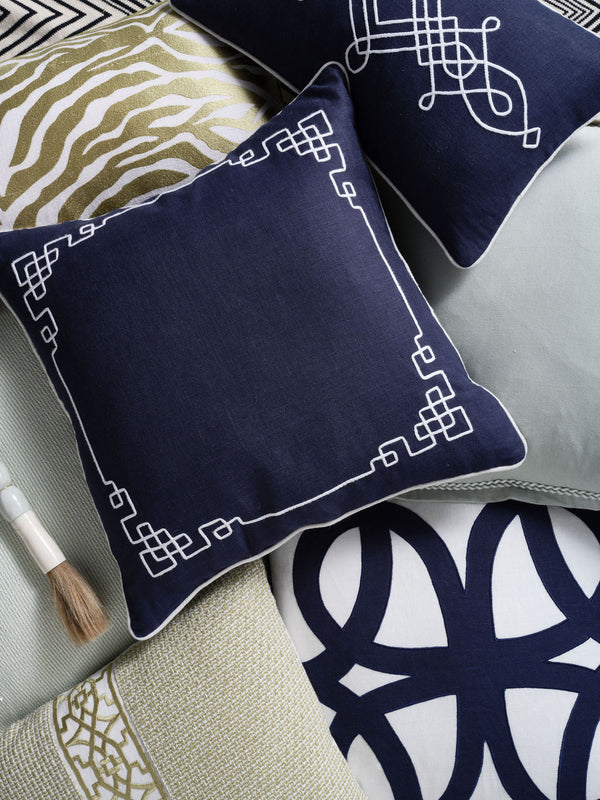 Linen Newport Navy 50x50 - Elegant & Stylish Home Decor Explore the Linen Newport Navy 50x50, crafted from 100% navy linen with beautiful applique and piping details for a touch of elegance.