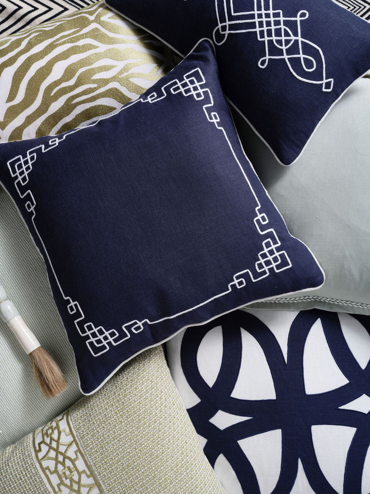 Linen Newport Navy 50x50 - Elegant & Stylish Home Decor Explore the Linen Newport Navy 50x50, crafted from 100% navy linen with beautiful applique and piping details for a touch of elegance.