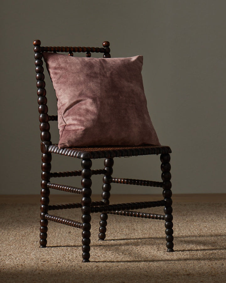 Ava Dusk - Elegant Velvet Cushion in Soft Purple Discover the luxurious Ava Dusk cushion in soft purple. Perfect for any decor with its rich texture and low maintenance design.