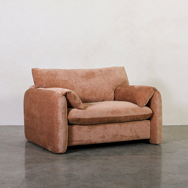 Alfie Single Seater Chai With soft lines and rich textures, our Alfie Single Seater in Chai Velvet is a gentle, sculptural piece designed to ground your space. As part of the Tender Forms collection, it embraces a cocoon-like silhouette, fold-over armrest