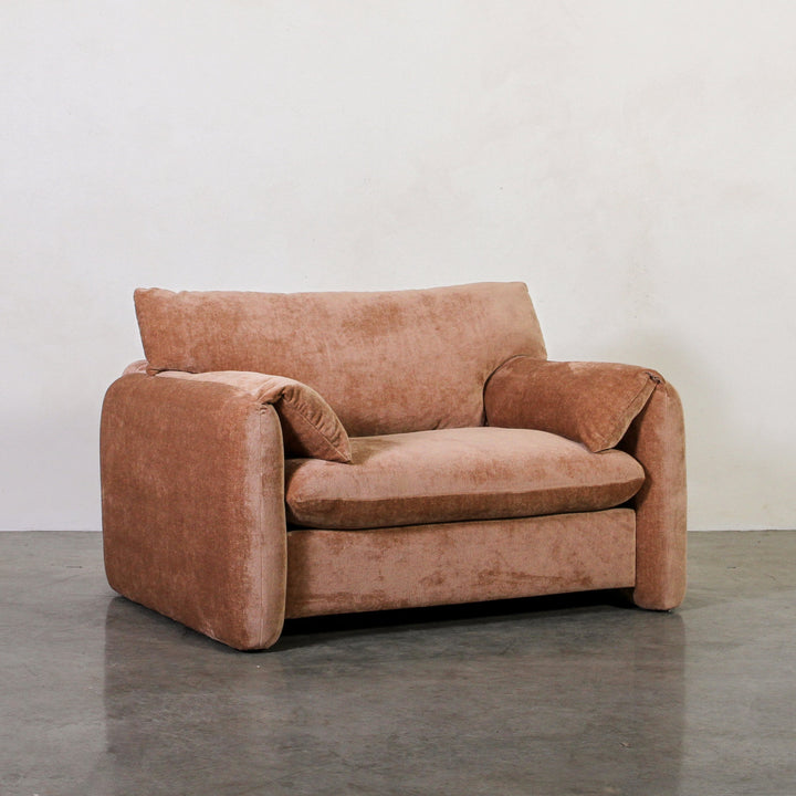 Alfie Single Seater Chai With soft lines and rich textures, our Alfie Single Seater in Chai Velvet is a gentle, sculptural piece designed to ground your space. As part of the Tender Forms collection, it embraces a cocoon-like silhouette, fold-over armrest
