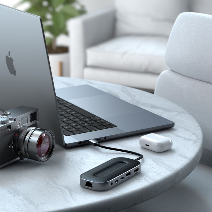 Satechi USB4 Multiport Adapter with 2.5G Ethernet (Space Grey) Add greater connectivity to your workspace with the Satechi USB-4 Multiport Adapter with 2.5G Ethernet. Featuring next-gen USB4 protocols for better bandwidth management and data transfer, you