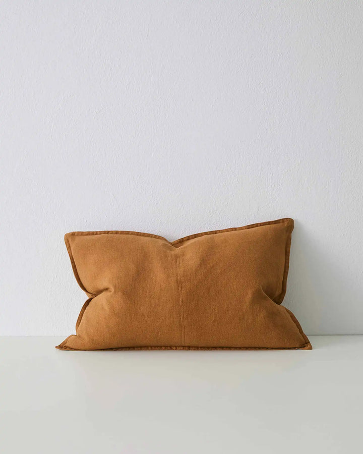 Como Spice Cushion - Premium Linen for Cozy Spaces Add warmth to your home with Como Spice, a premium stonewashed linen cushion in a burnt orange tone. Perfect for an autumnal touch!