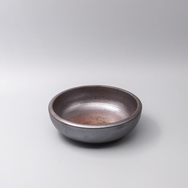 Bowl with thick edge, 24cm diameter, featuring a beautiful copper glaze finish.