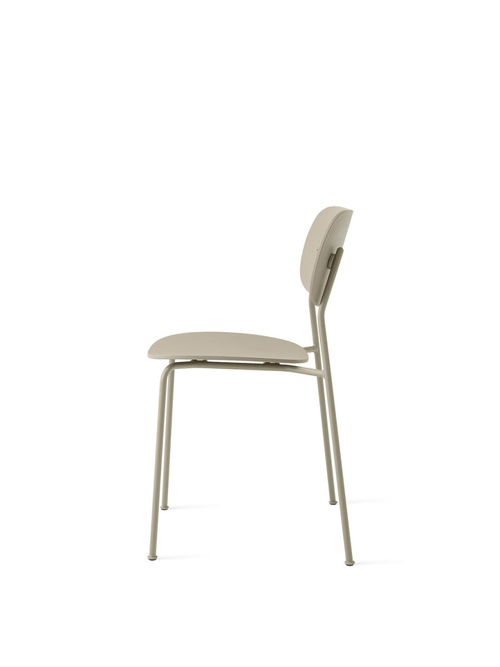 Co Dining Chair, Outdoor by Audo Copenhagen - Designed in weather-resistant recycled plastic for hassle-free upkeep, the Co Dining Chair, Outdoor is a practical and reliable choice for outdoor environments year-round. Its stackable design offers space-eff