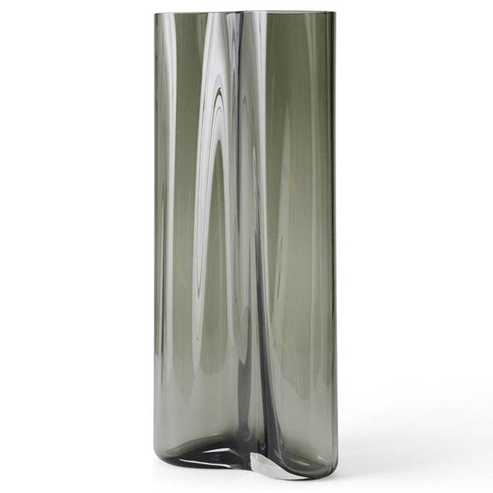Aer Vase by Audo Copenhagen - Designer Gabriel Tan's appreciation of simplicity, sculptural beauty and functionality come together in the Aer Collection. The rippled, asymmetrical silhouette of the Aer Vase is perfect for admiring from afar and exploring