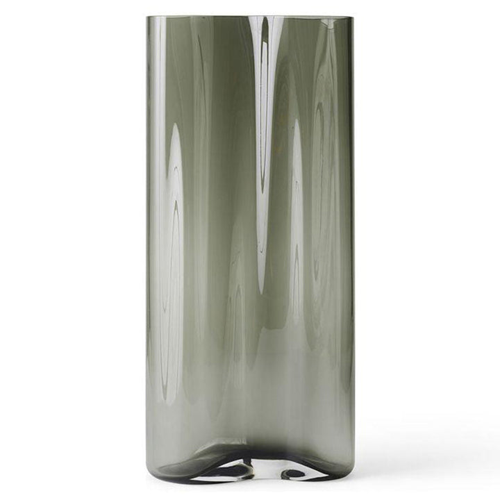 Aer Vase by Audo Copenhagen - Designer Gabriel Tan's appreciation of simplicity, sculptural beauty and functionality come together in the Aer Collection. The rippled, asymmetrical silhouette of the Aer Vase is perfect for admiring from afar and exploring