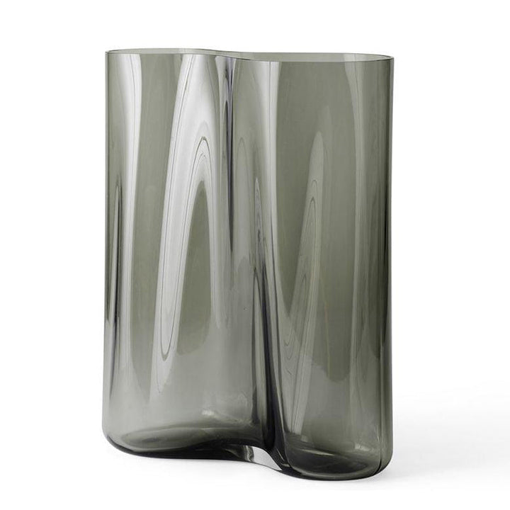 Aer Vase by Audo Copenhagen - Designer Gabriel Tan's appreciation of simplicity, sculptural beauty and functionality come together in the Aer Collection. The rippled, asymmetrical silhouette of the Aer Vase is perfect for admiring from afar and exploring