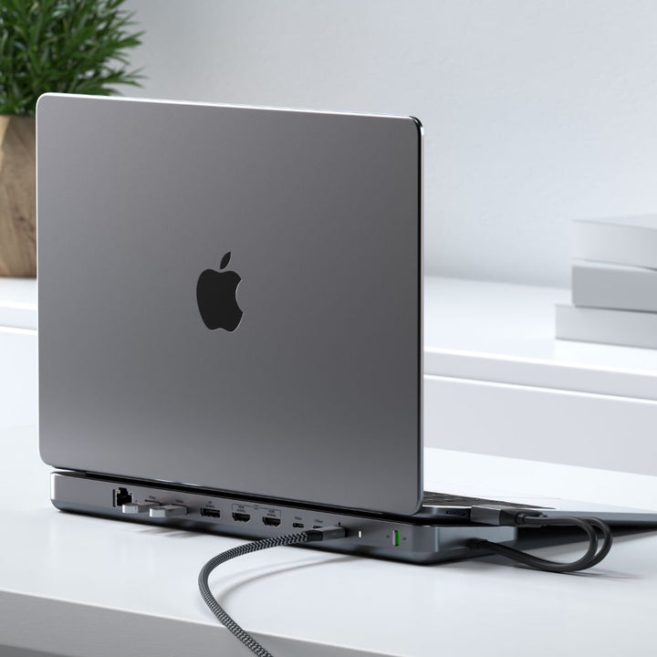 Satechi Dual Dock Stand (Space Grey) Elevate your setup and boost your computer’s performance with the new Dual Dock Stand - a Docking Station with NVMe SSD Enclosure. Designed for both business and creative professionals, this dual dock will transform yo