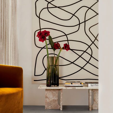 AUDO CPH (ex MENU) Aer Vase Tall, H49cm, Smoke by Audo Copenhagen - Embrace a touch of incredible beauty with AUDO CPH (ex MENU) Aer Vase Tall, inspired by the graceful motion of air. This stunning vase exudes sophistication and elegance in its design. Ch