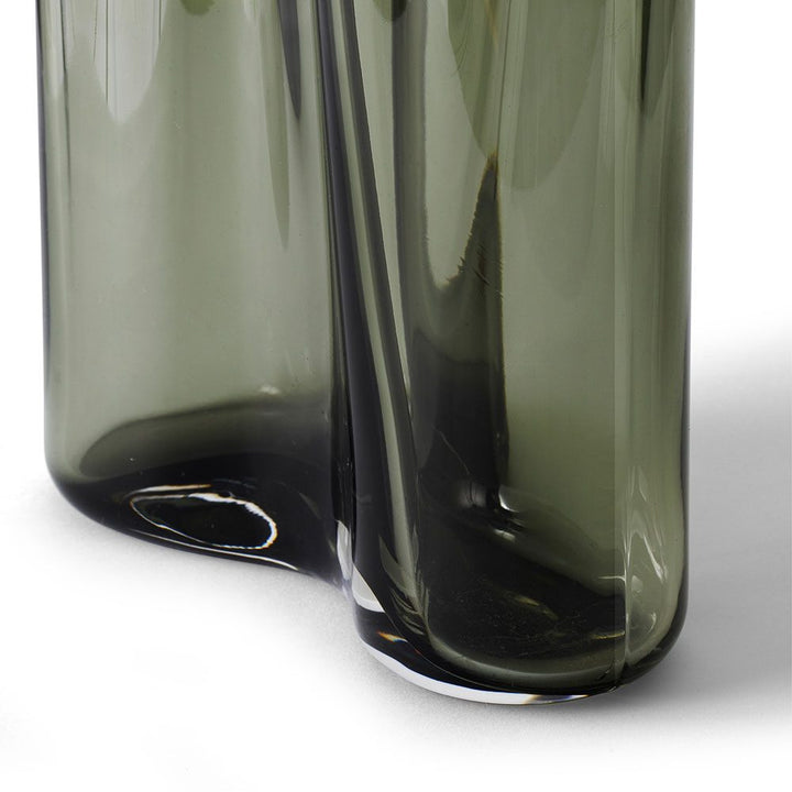 AUDO CPH (ex MENU) Aer Vase Tall, H49cm, Smoke by Audo Copenhagen - Embrace a touch of incredible beauty with AUDO CPH (ex MENU) Aer Vase Tall, inspired by the graceful motion of air. This stunning vase exudes sophistication and elegance in its design. Ch