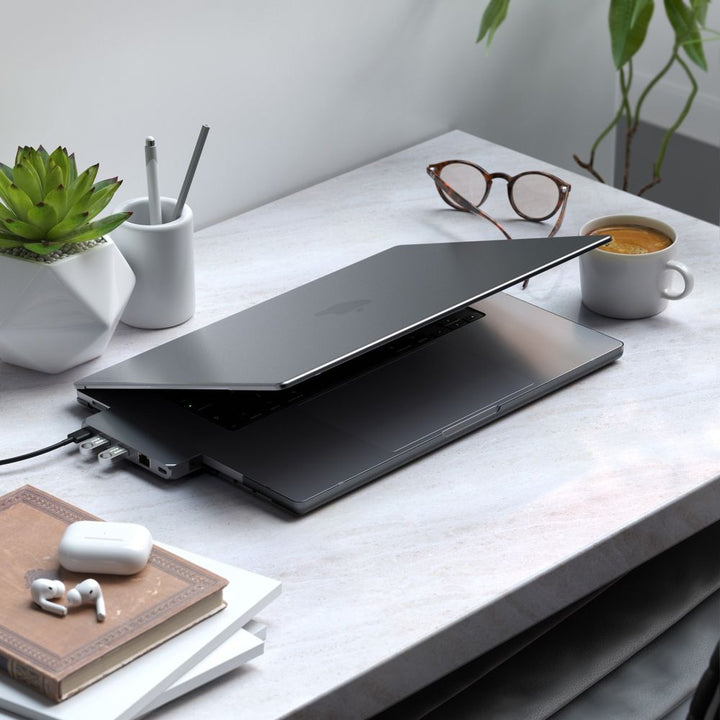 Satechi Eco-Hardshell Case for MacBook Pro 16" Exclusively designed for 2021 MacBook Pro 16", the Eco-Hardshell is comprised of recycled polycarbonate plastic which is 100% fully recyclable. This sleek and lightweight case features an anti-scratch and ant