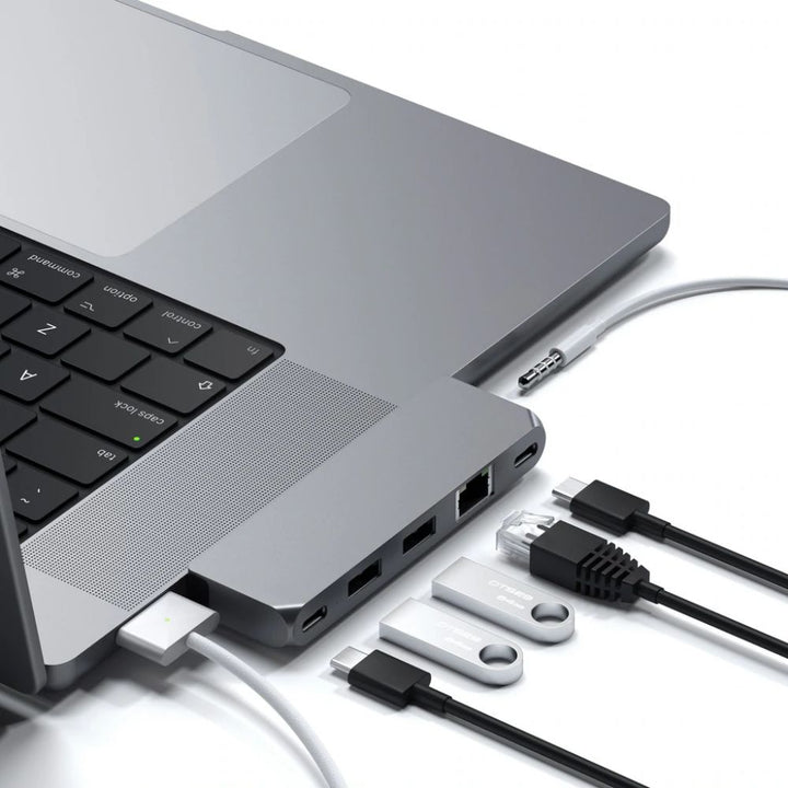 Satechi Pro Hub Mini Expand your M1 MacBook Pro’s capabilities with the Satechi Pro Hub Mini, featuring a full function USB4 port, Gigabit Ethernet, USB-C data, two USB-A data, and an audio jack port. With a multitude of options for fast data transfer and