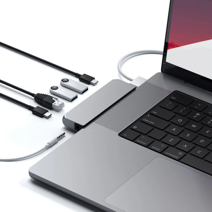 Satechi Pro Hub Mini Expand your M1 MacBook Pro’s capabilities with the Satechi Pro Hub Mini, featuring a full function USB4 port, Gigabit Ethernet, USB-C data, two USB-A data, and an audio jack port. With a multitude of options for fast data transfer and