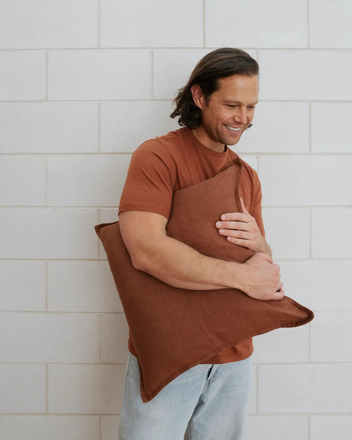 Como Tobacco Crafted from the highest quality European Linen sourced from France and Italy, our Como range is stonewashed for a luxuriously soft, vintage-feel.Como Tobacco is a refreshing, rich brown that will hold its own with plains and patterns.This pr