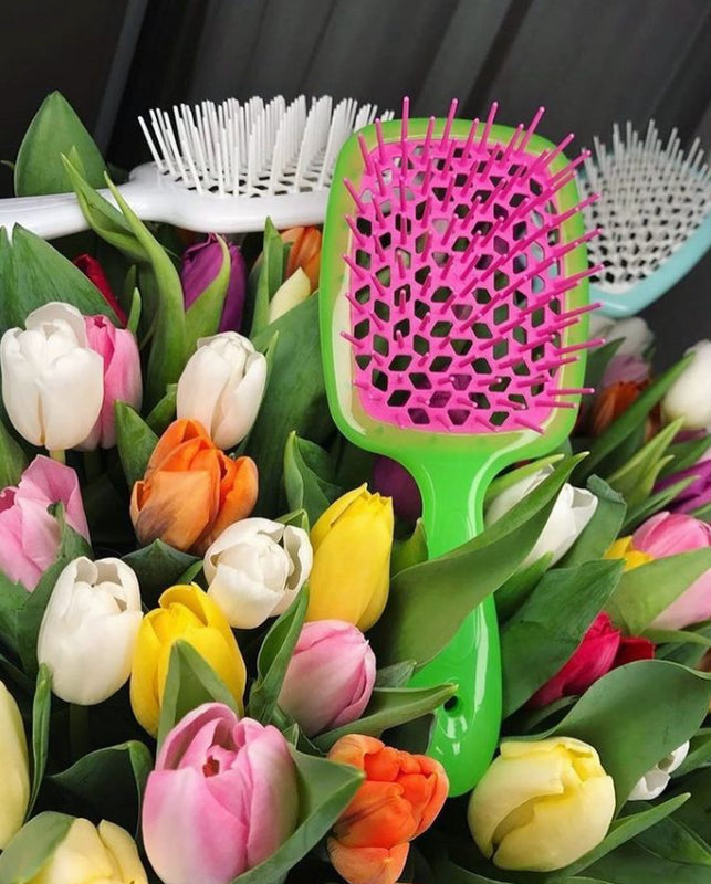 Janake Super Brush ( Multi Colours ) | Australian Stockist Introducing the Superbrush by Janake Italy. This wet-to-dry styling brush is a patented cult favourite, renowned for its effectiveness and popularity. As a professional haircare tool, the Janake S