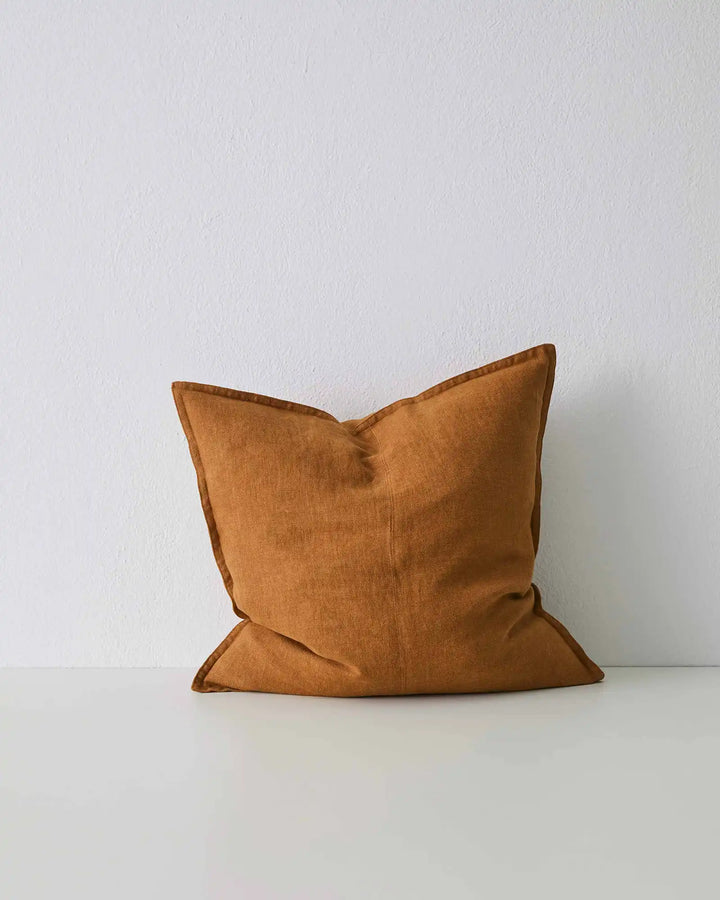 Como Spice Cushion - Premium Linen for Cozy Spaces Add warmth to your home with Como Spice, a premium stonewashed linen cushion in a burnt orange tone. Perfect for an autumnal touch!