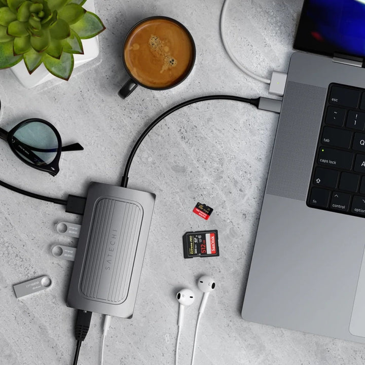 Satechi USB4 Multiport Adapter with 8K HDMI (Space Grey) Maximise your workspace efficiency with the Satechi USB4 Multiport Adapter with 8K HDMI. Featuring next-gen USB4 protocols for better bandwidth management and data transfer, stunning 8K HDMI display
