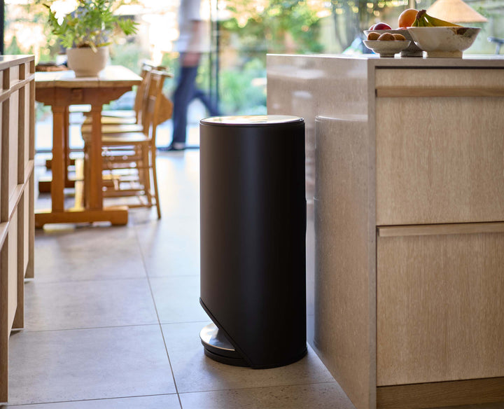 Arc™ 30L Easy-push Matt Black Pedal Bin – BEON
