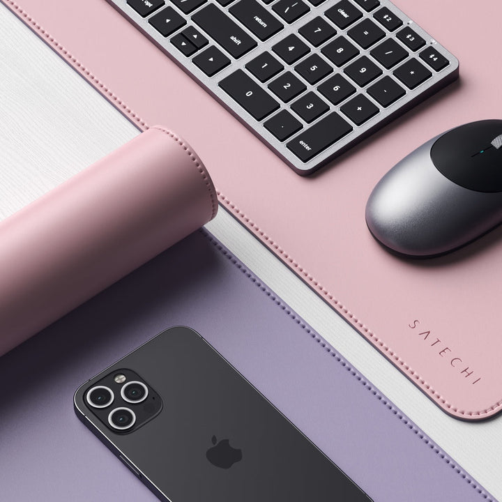 Satechi Dual Sided Eco Leather Deskmate Protect your workspace in style with the Satechi Dual Sided Eco-Leather Deskmate. Constructed with quality Polyurethane (PU) leather, the Deskmate features a reversible design with two modern colours, so you can eas