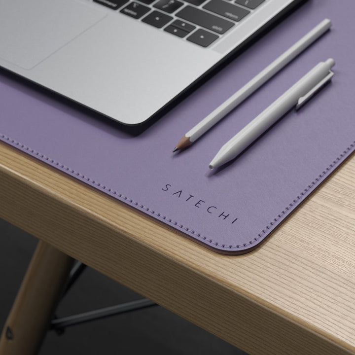 Satechi Dual Sided Eco Leather Deskmate Protect your workspace in style with the Satechi Dual Sided Eco-Leather Deskmate. Constructed with quality Polyurethane (PU) leather, the Deskmate features a reversible design with two modern colours, so you can eas