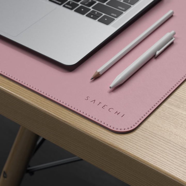 Satechi Dual Sided Eco Leather Deskmate Protect your workspace in style with the Satechi Dual Sided Eco-Leather Deskmate. Constructed with quality Polyurethane (PU) leather, the Deskmate features a reversible design with two modern colours, so you can eas
