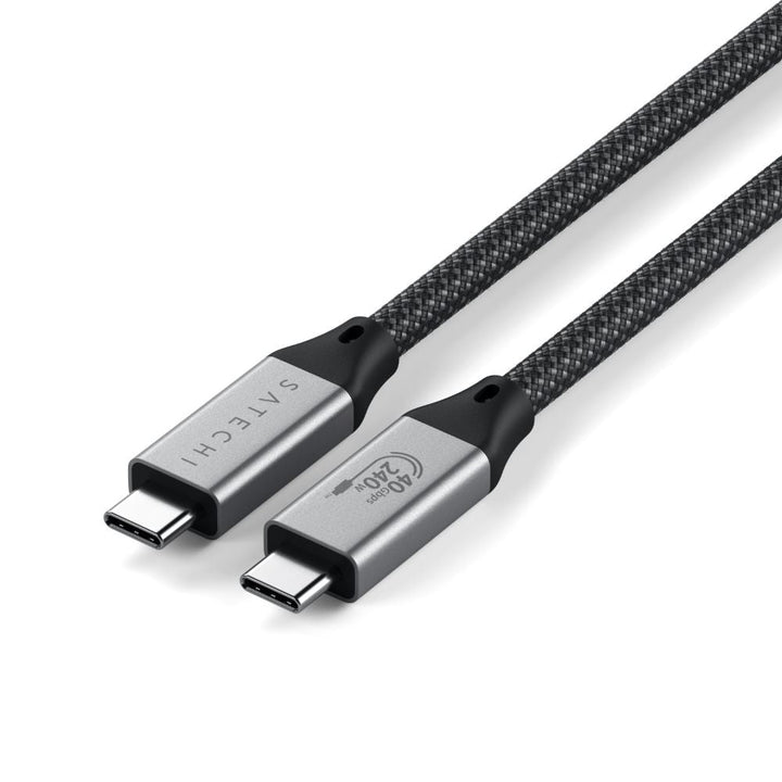 Satechi USB4 Pro Cable (1.2 m) Supercharge and transfer large data in seconds with the latest in USB technology – Satechi’s USB4 Pro Cable. Featuring a durable black braided design that coils without tangling, this powerful 1.2 metre USB4 cable supports 2