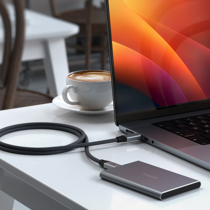 Satechi USB4 Pro Cable (1.2 m) Supercharge and transfer large data in seconds with the latest in USB technology – Satechi’s USB4 Pro Cable. Featuring a durable black braided design that coils without tangling, this powerful 1.2 metre USB4 cable supports 2