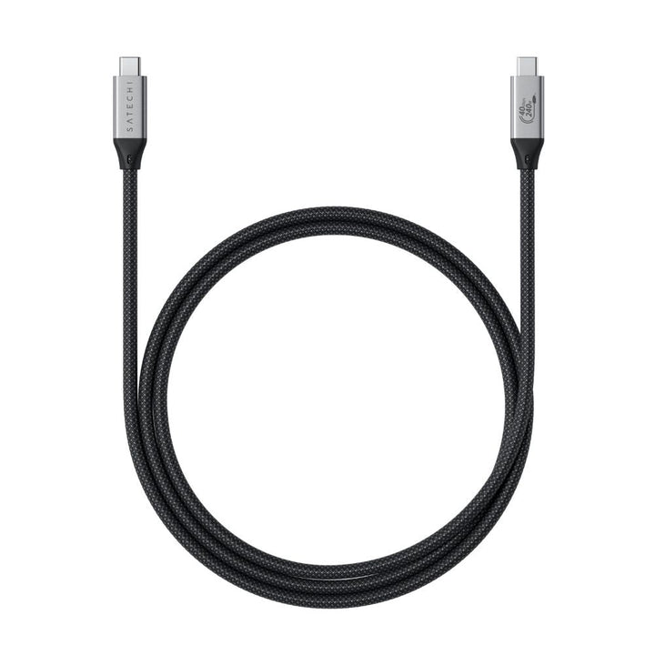 Satechi USB4 Pro Cable (1.2 m) Supercharge and transfer large data in seconds with the latest in USB technology – Satechi’s USB4 Pro Cable. Featuring a durable black braided design that coils without tangling, this powerful 1.2 metre USB4 cable supports 2
