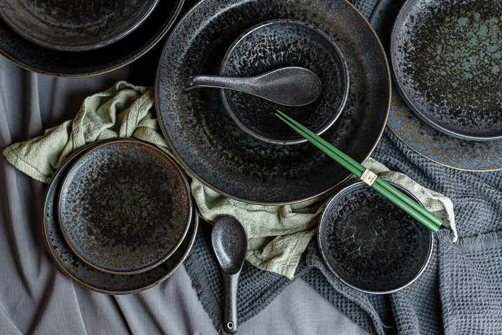 Black Pearl Plate, High Rim, 22 cm