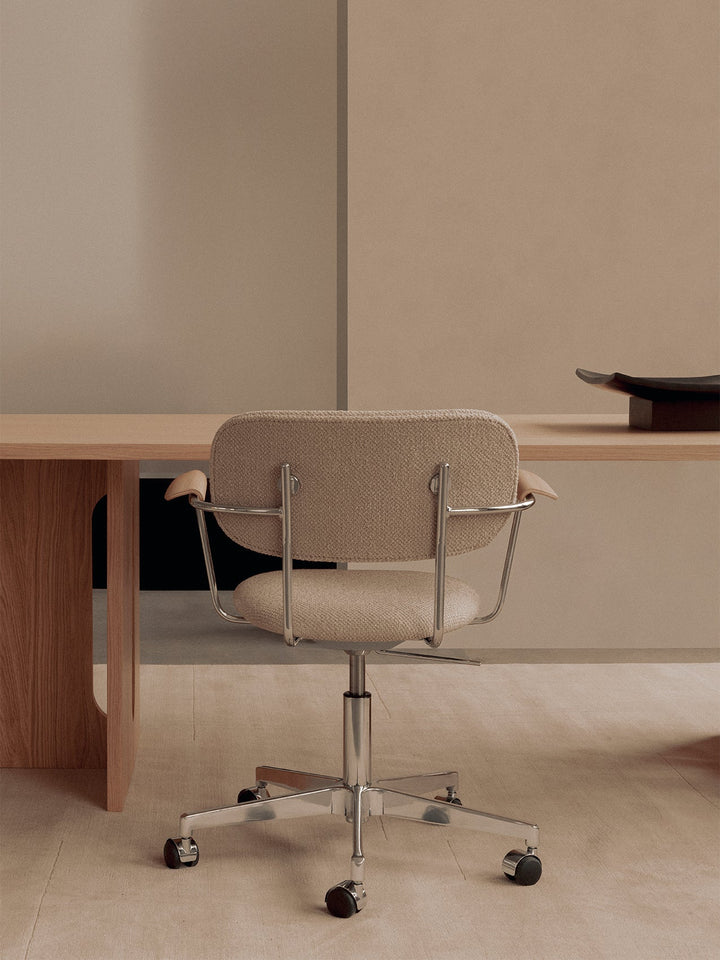 Co Task Chair, Fully Upholstered w/armrest, Aluminium base by Audo Copenhagen - The Co Task Armchair seamlessly integrates sitting comfort and flexible function into its minimalist expression. Designed for a wide range of work settings and set on a five-s