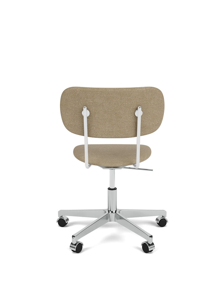 Co Task Chair, Fully Upholstered, Aluminium base by Audo Copenhagen - The Co Task Chair seamlessly integrates sitting comfort and flexible function into its minimalist expression. Designed for a wide range of work settings and set on a five-star Chrome sw