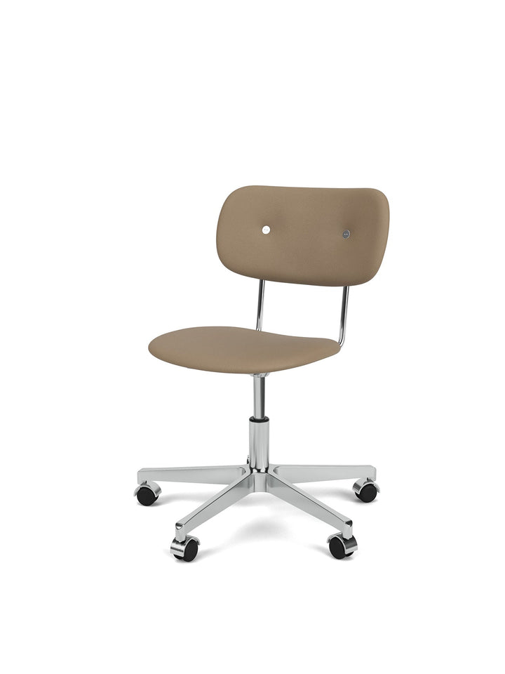 Co Task Chair, Fully Upholstered, Aluminium base by Audo Copenhagen - The Co Task Chair seamlessly integrates sitting comfort and flexible function into its minimalist expression. Designed for a wide range of work settings and set on a five-star Chrome sw