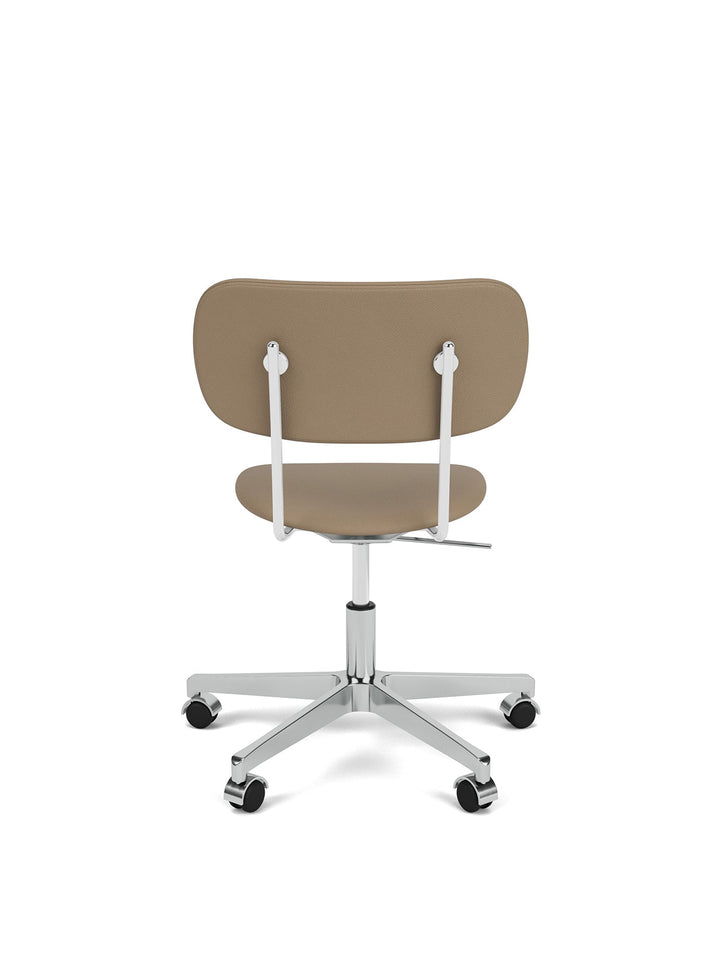 Co Task Chair, Fully Upholstered, Aluminium base by Audo Copenhagen - The Co Task Chair seamlessly integrates sitting comfort and flexible function into its minimalist expression. Designed for a wide range of work settings and set on a five-star Chrome sw