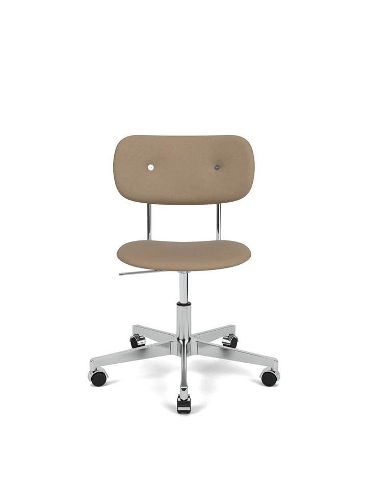 Co Task Chair, Fully Upholstered, Aluminium base by Audo Copenhagen - The Co Task Chair seamlessly integrates sitting comfort and flexible function into its minimalist expression. Designed for a wide range of work settings and set on a five-star Chrome sw