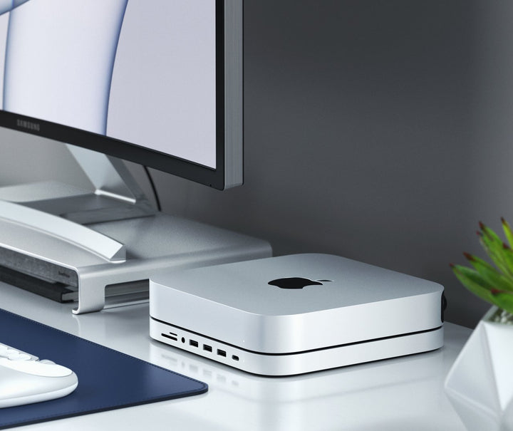 Satechi Aluminium Stand and Hub for Mac Mini/Mac Studio with SSD Enclosure (Silver) The Satechi Stand & Hub for Mac Mini/Mac Studio with SSD Enclosure elevates and transforms your M1 Mac Mini into a powerful, surprisingly compact workstation. Featuring a