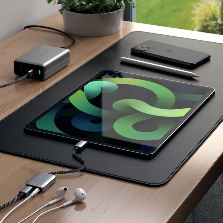 Satechi USB-C PD Audio Adapter The Satechi USB-C PD Audio Adapter is your ultimate audio companion device, with upgraded audio quality and USB-C Power Delivery (PD) 3.0 charging for audio support on-the-go. Uncompromising on both style and performance, th