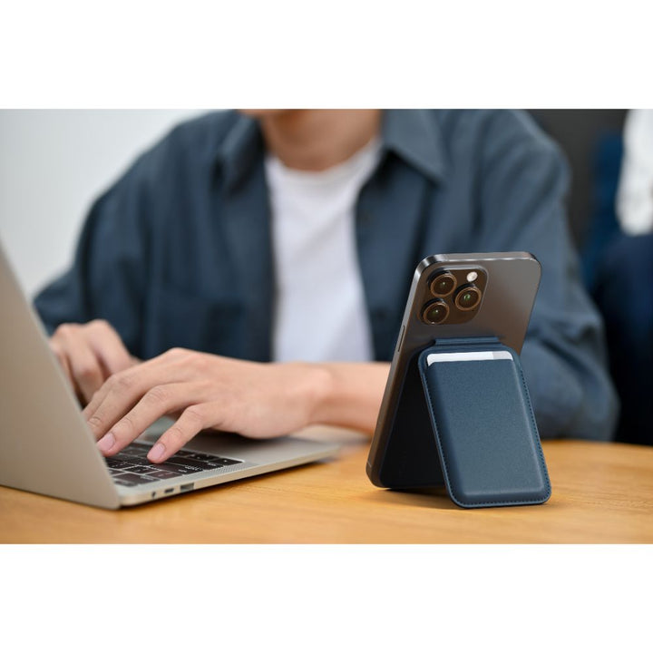 Satechi Magnetic Wallet Stand for iPhone The Satechi Vegan-Leather Magnetic Wallet Stand perfectly combines style, functionality, and sustainability – a powerful add-on accessory and the perfect companion for your everyday needs. Designed with MagSafe-com