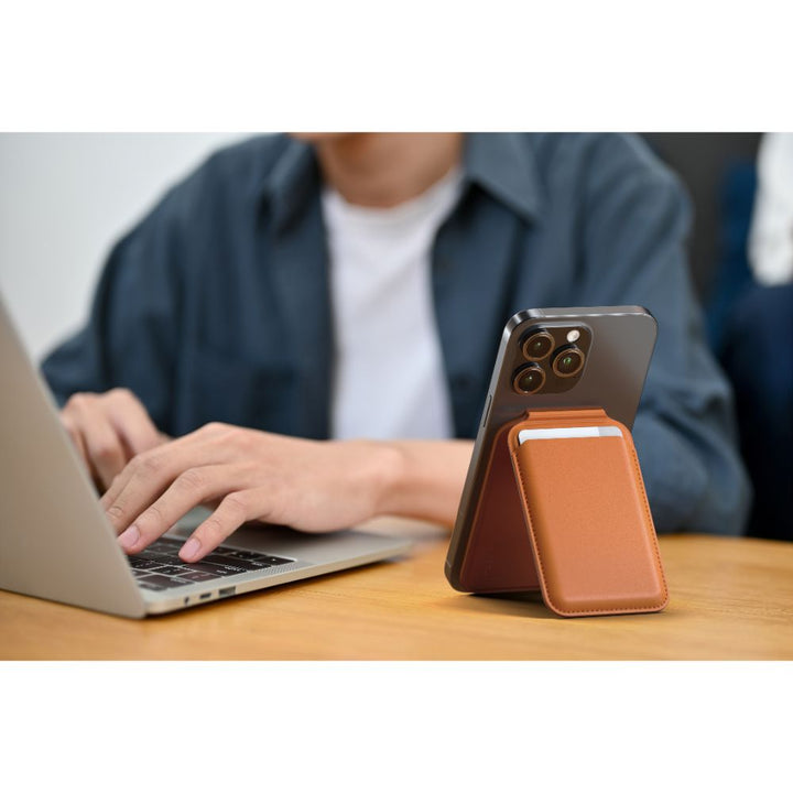 Satechi Magnetic Wallet Stand for iPhone The Satechi Vegan-Leather Magnetic Wallet Stand perfectly combines style, functionality, and sustainability – a powerful add-on accessory and the perfect companion for your everyday needs. Designed with MagSafe-com