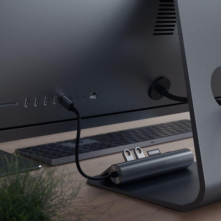 Satechi USB-C Combo Hub for Desktop The USB-C Combo Hub for Desktop allows you to connect all your standard USB devices to your USB-C smartphone, tablet or laptop. Whether it’s a USB thumb drive, external HDD or SD card, quickly transfer large files, down