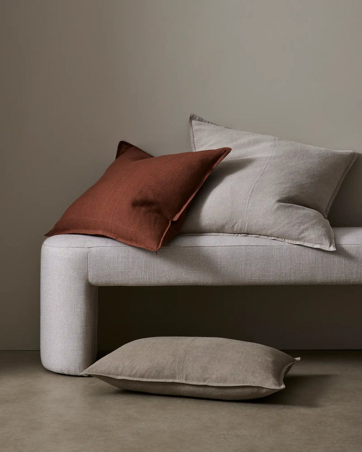 Como Tobacco Crafted from the highest quality European Linen sourced from France and Italy, our Como range is stonewashed for a luxuriously soft, vintage-feel.Como Tobacco is a refreshing, rich brown that will hold its own with plains and patterns.This pr