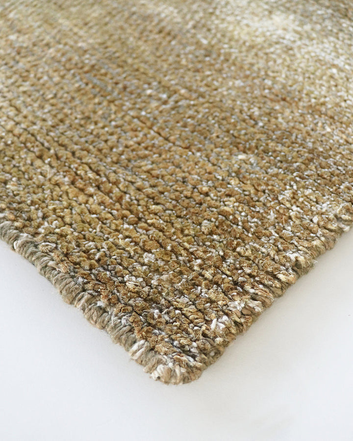 Anchorage Floor Rug Bring nature into your home with this handmade floor rug woven in natural fibres. A blend of bamboo silk and jute yarns gives the tufted surface subtle colour graduations, while the golden sand tone lays the foundation for a thoughtful