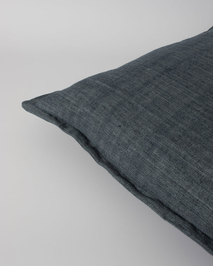 Arcadia Cushion Raw texture is celebrated in stunning natural tones. Handwoven in 100% linen, the Arcadia features a 1cm flange edge, enhancing strength and durability while creating an easy and contemporary aesthetic. The natural charcoal tone and lumbar