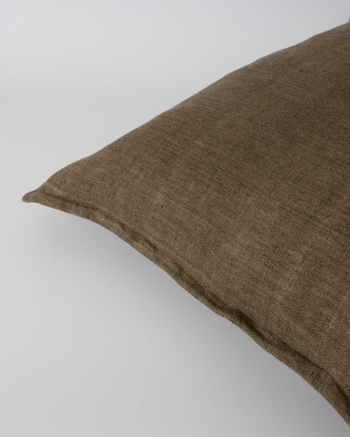 Arcadia Cushion Raw texture is celebrated in stunning natural tones. Handwoven in 100% linen, the Arcadia features a 1cm flange edge, enhancing strength and durability while creating an easy and contemporary aesthetic. The natural charcoal tone and lumbar